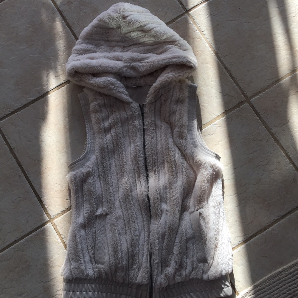 ❤️ Faux Fux Vest! S